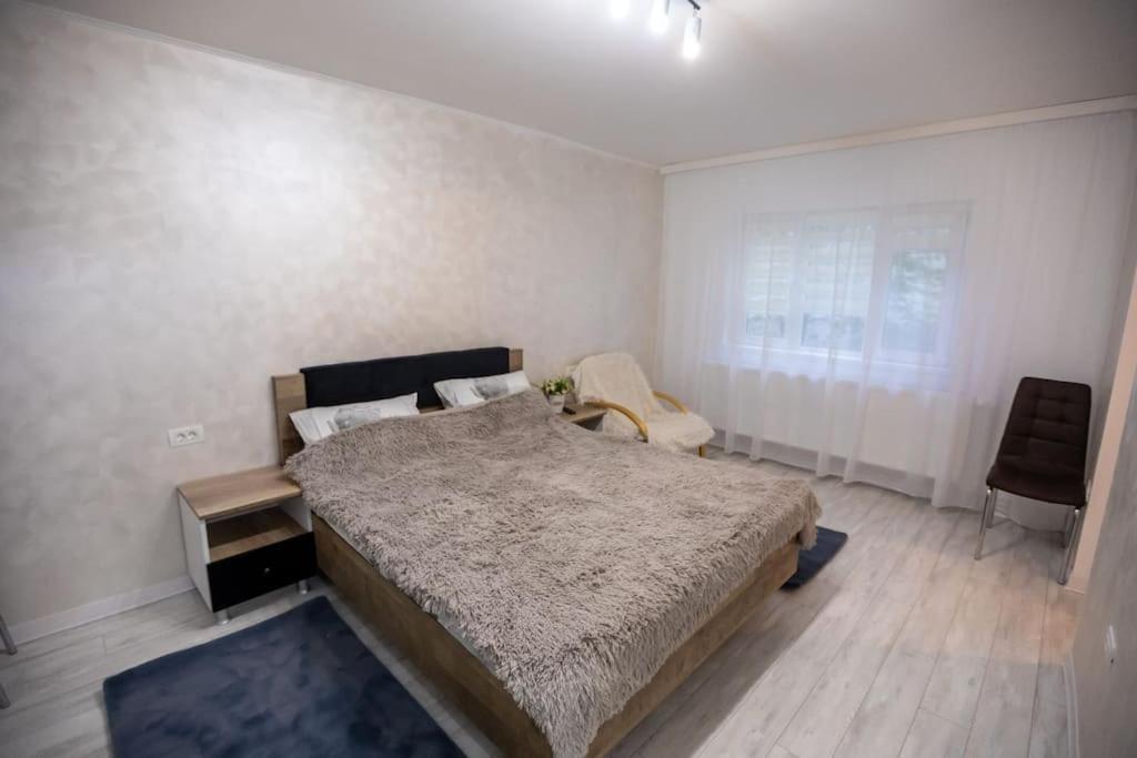 Garsoniera Central II Târgu Jiu Екстериор снимка