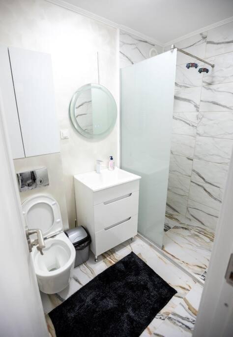 Garsoniera Central II Târgu Jiu Екстериор снимка