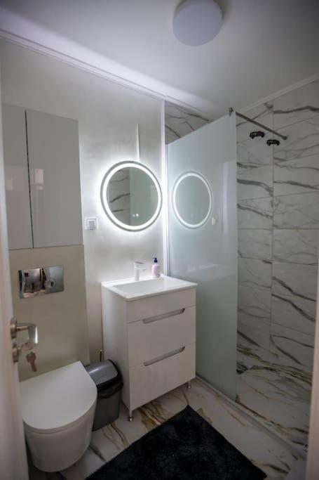 Garsoniera Central II Târgu Jiu Екстериор снимка