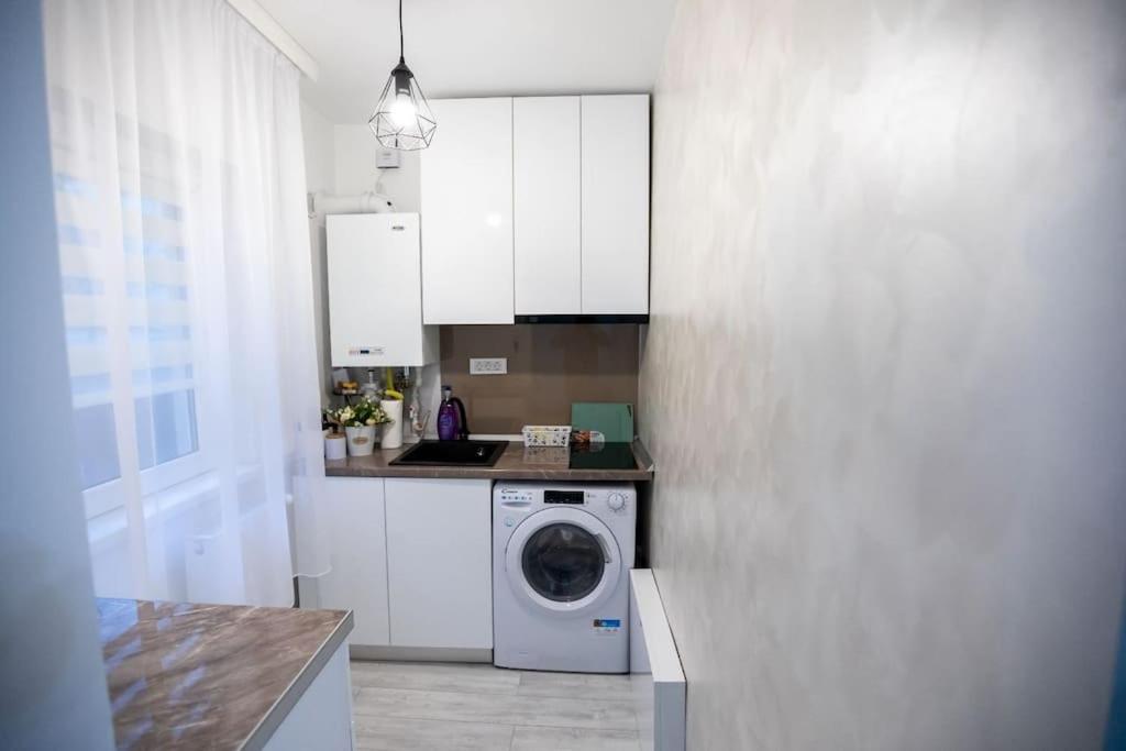 Garsoniera Central II Târgu Jiu Екстериор снимка