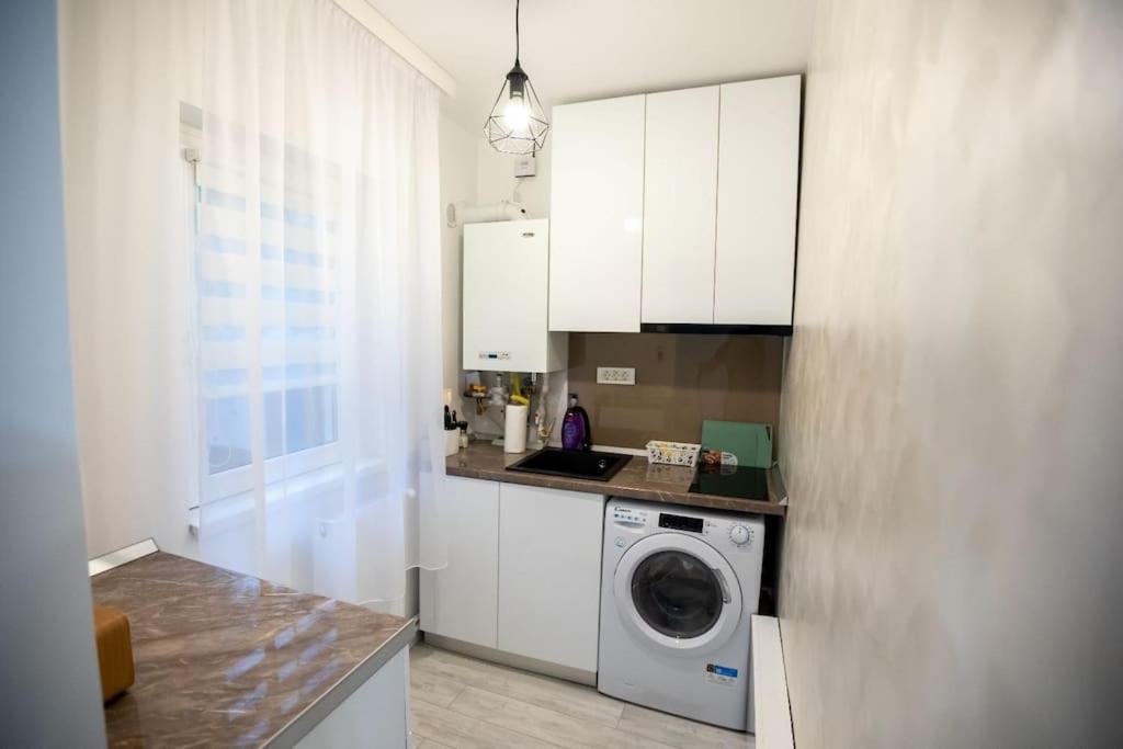 Garsoniera Central II Târgu Jiu Екстериор снимка